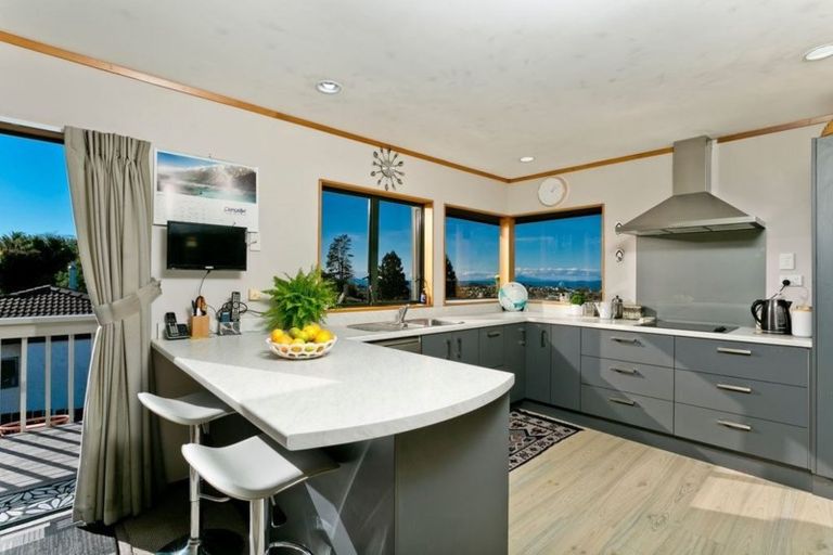 Photo of property in 2/112 Arran Road, Browns Bay, Auckland, 0630