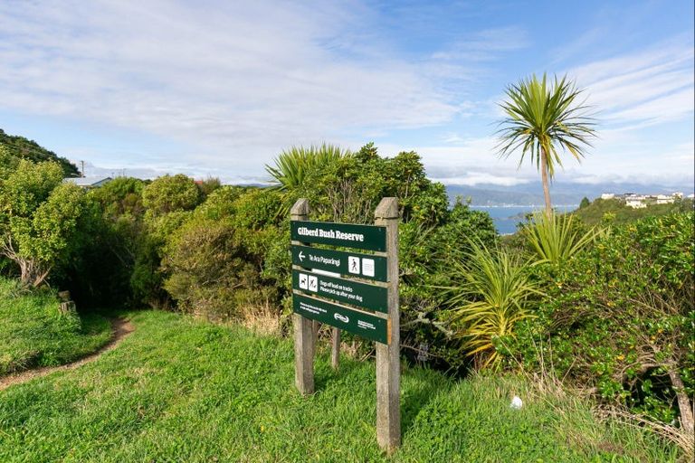 Photo of property in 5 Ladbrooke Drive, Newlands, Wellington, 6037