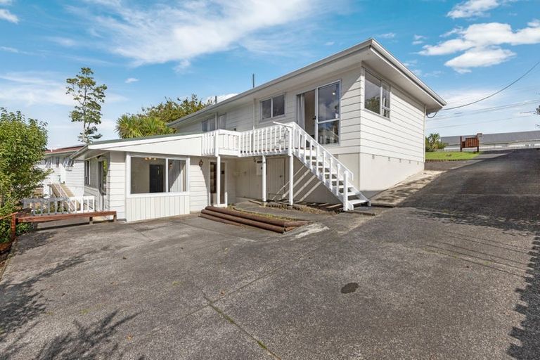Photo of property in 102 Glendale Road, Glen Eden, Auckland, 0602