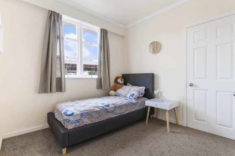 Photo of property in 33 Cobham Crescent, Kelston, Auckland, 0602