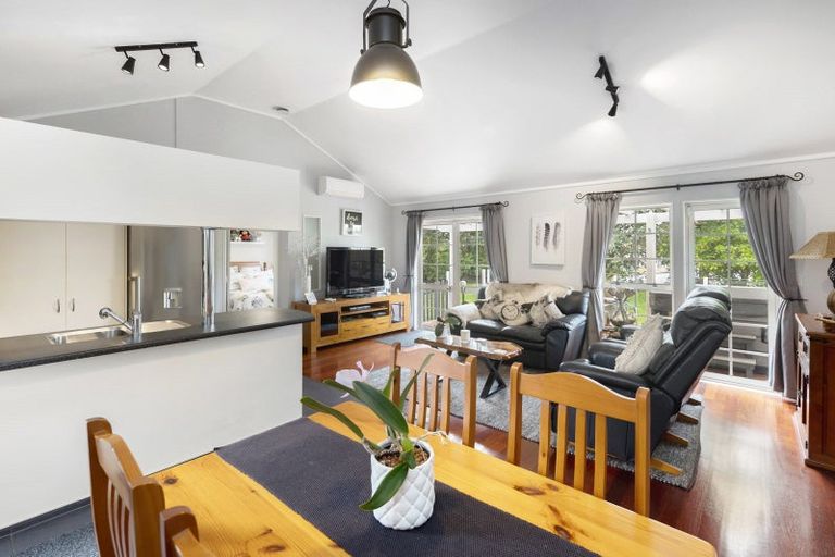 Photo of property in 403 Whangaparaoa Road, Stanmore Bay, Whangaparaoa, 0932