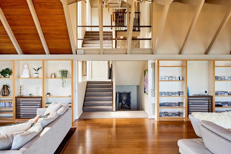 Photo of property in 24 Richmond Road, Mahina Bay, Lower Hutt, 5013