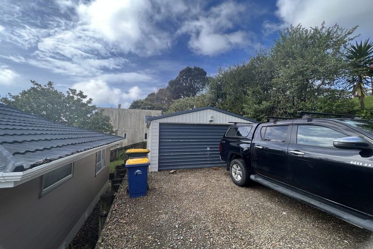 Photo of property in 7 Trias Road, Totara Vale, Auckland, 0629