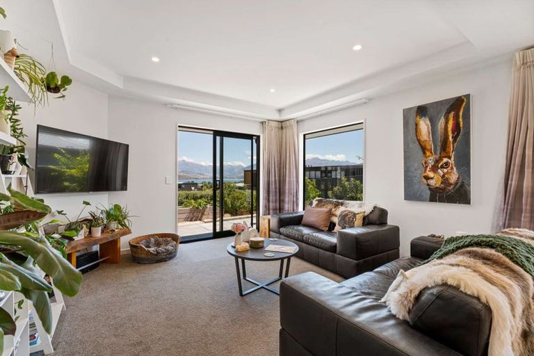 Photo of property in 16 Scurr Terrace, Wanaka, 9305