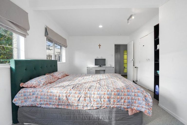 Photo of property in 1 Camellia Place, Hamilton Lake, Hamilton, 3204