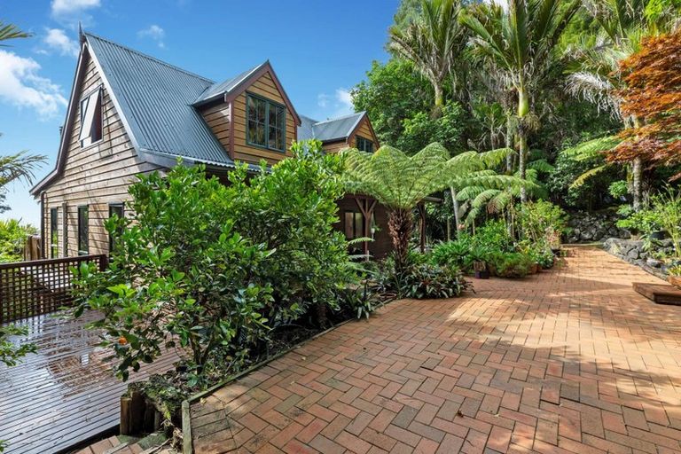 Photo of property in 34 Kauri Point Road, Laingholm, Auckland, 0604