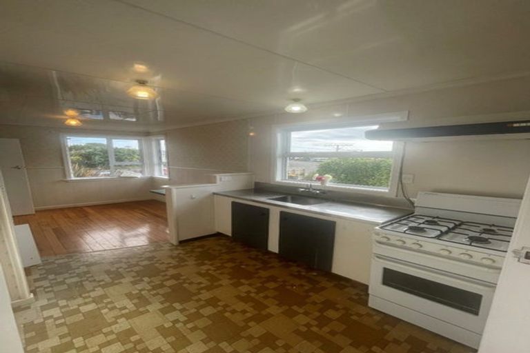 Photo of property in 32 Watene Crescent, Waitara, 4320