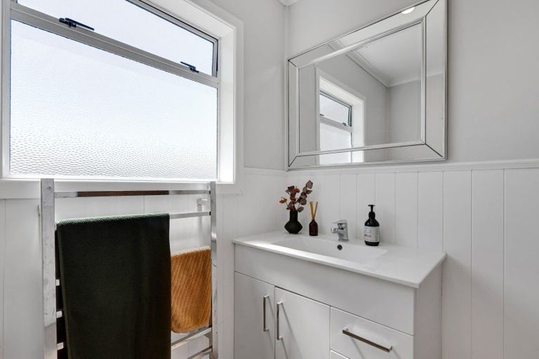 Photo of property in 104b Centennial Avenue, Waitara, 4320