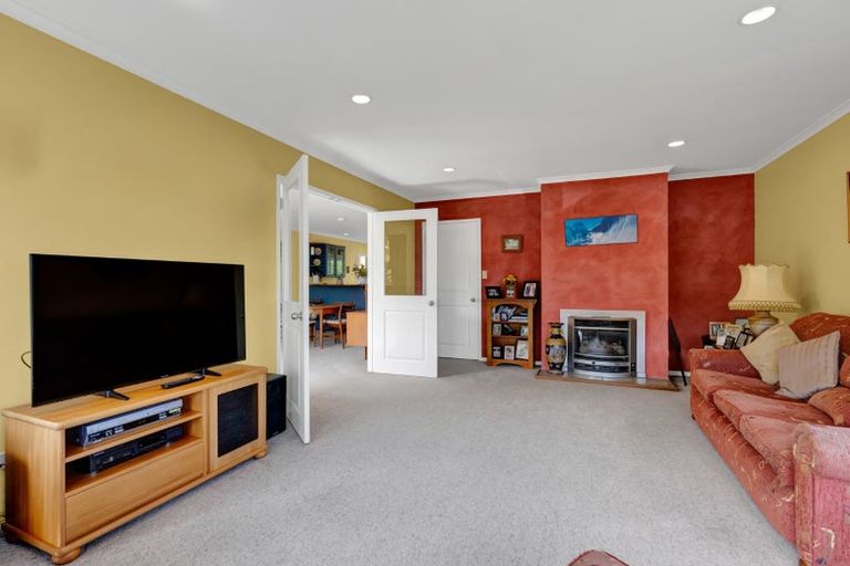 Photo of property in 25 Ashmore Drive, Frankleigh Park, New Plymouth, 4310