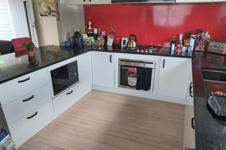 Photo of property in 4 Gregg Place, Sunnyvale, Auckland, 0612