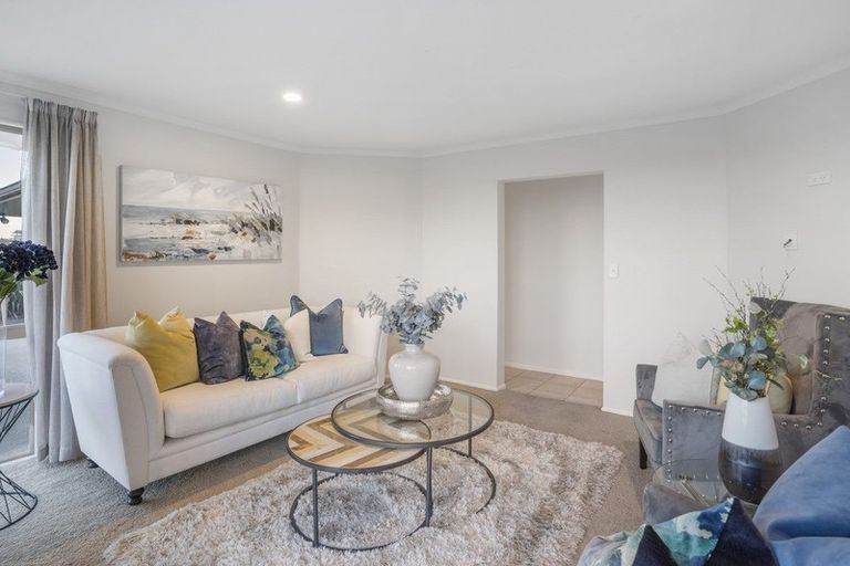 Photo of property in 113 Tauranga Place, Orewa, 0931