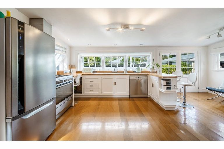 Photo of property in 14 Martin Avenue, Beckenham, Christchurch, 8023