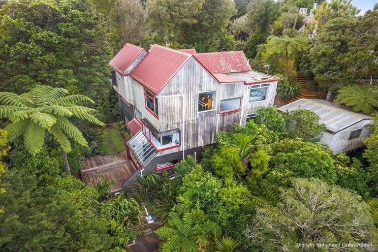 Photo of property in 1/51 Quinns Road, Waiatarua, Auckland, 0612