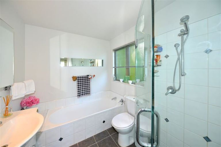 Photo of property in 5 Gardenhill Lane, Redcliffs, Christchurch, 8081