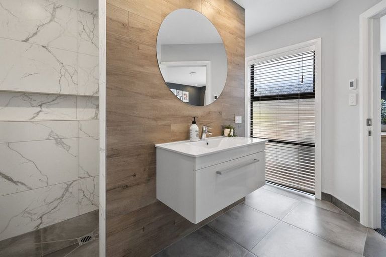 Photo of property in 34 Freedom Drive, Kelvin Grove, Palmerston North, 4414