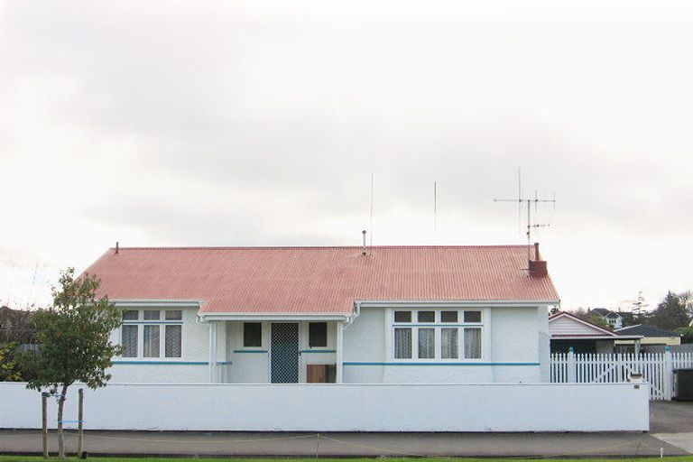 Photo of property in 37 Frederick Street, Terrace End, Palmerston North, 4410
