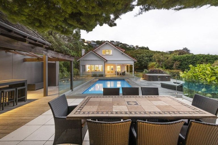 Photo of property in 17 Beere Haven Road, Seatoun, Wellington, 6022