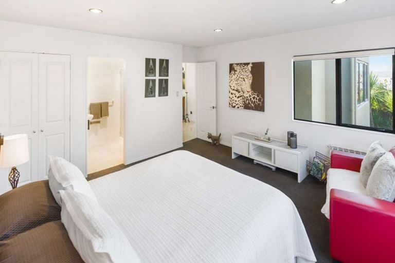 Photo of property in 4 Tupara Crescent, Kawaha Point, Rotorua, 3010