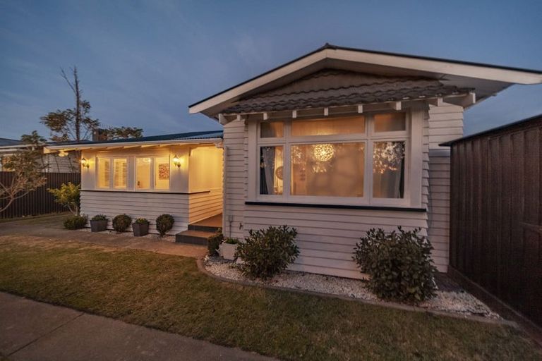 Photo of property in 15 Taradale Road, Marewa, Napier, 4110