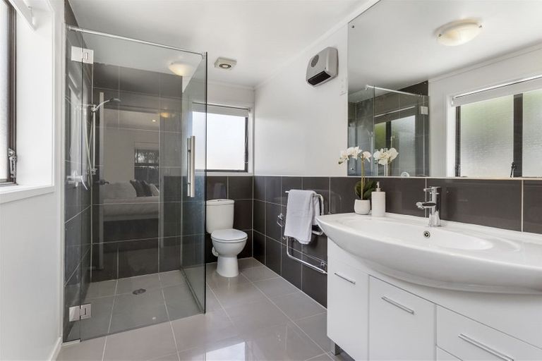 Photo of property in 70 Golfland Drive, Golflands, Auckland, 2013