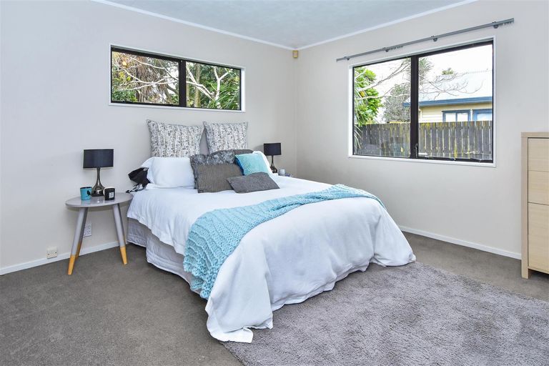 Photo of property in 7 Bill Phillip Place, Clendon Park, Auckland, 2103
