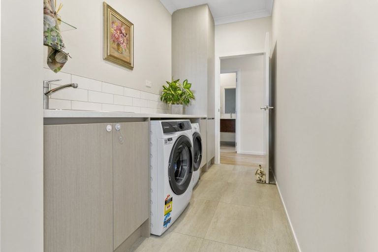 Photo of property in 6 Papa Orchard Drive, Kumeu, 0810