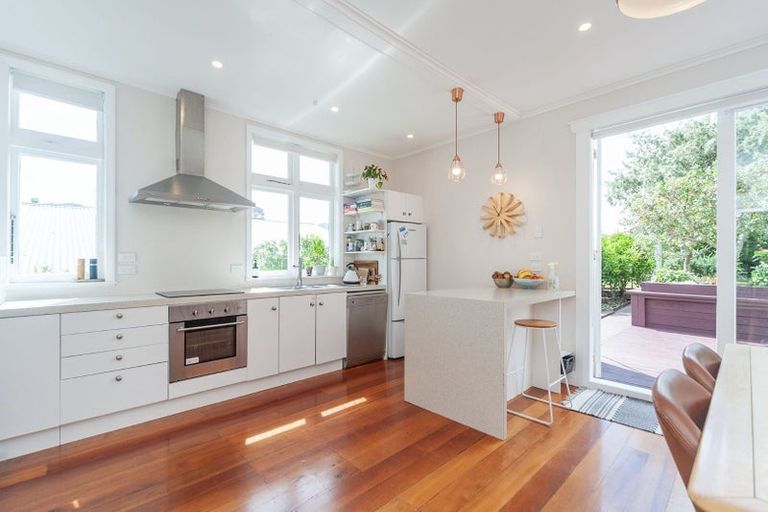 Photo of property in 15 Richmond Avenue, Karori, Wellington, 6012