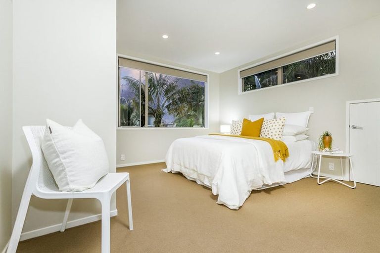 Photo of property in 14 English Oak Drive, Schnapper Rock, Auckland, 0632