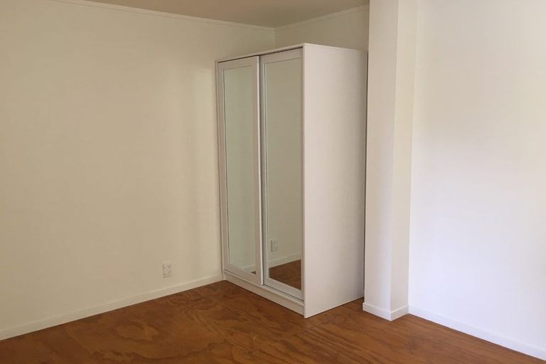 Photo of property in 17a Barker Rise, Northcross, Auckland, 0632