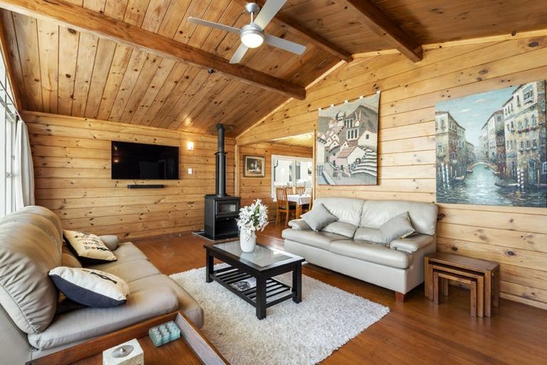 Photo of property in 27 Valley View Road, Glenfield, Auckland, 0629