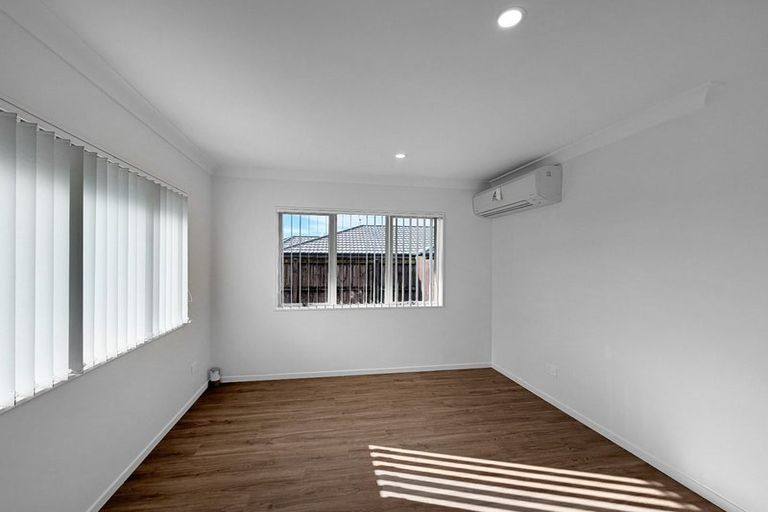 Photo of property in 65 Redcastle Drive, East Tamaki, Auckland, 2013