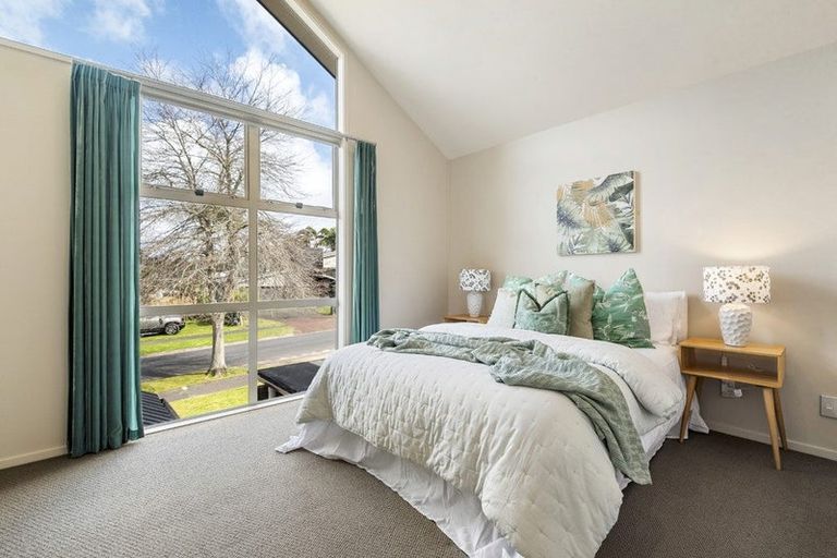 Photo of property in 19 English Oak Drive, Schnapper Rock, Auckland, 0632