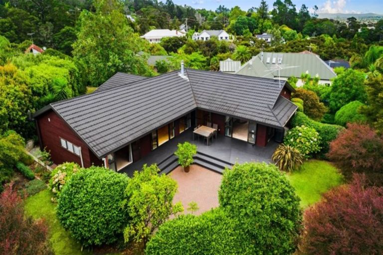 Photo of property in 16 The Close, Greenhithe, Auckland, 0632