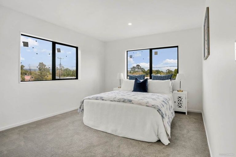 Photo of property in 21c Kingdale Road, Henderson, Auckland, 0610