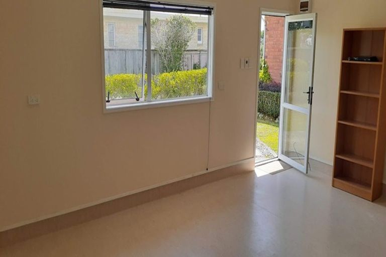 Photo of property in 90 Ridge Road, Howick, Auckland, 2014