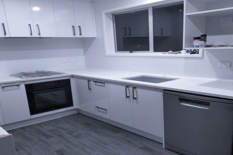 Photo of property in 3/6 Longbill Place, Glendene, Auckland, 0602