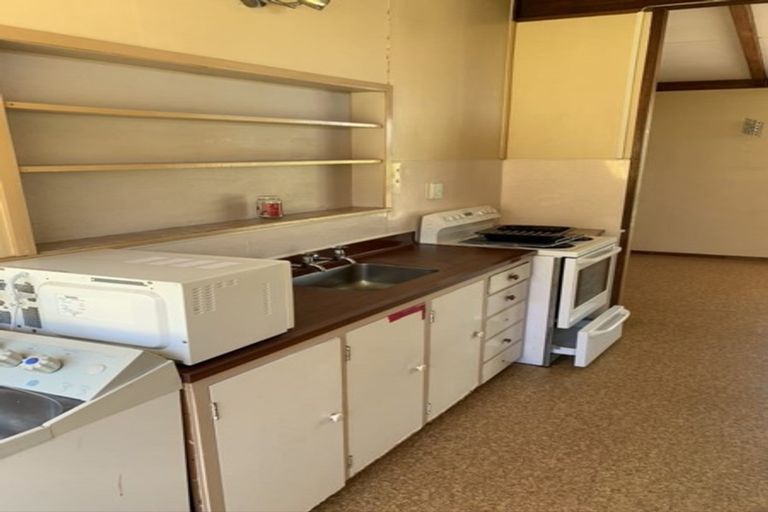 Photo of property in 6 Donovan Avenue, Massey, Auckland, 0614