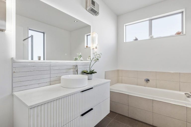 Photo of property in 40a Matakatia Parade, Matakatia, Whangaparaoa, 0930