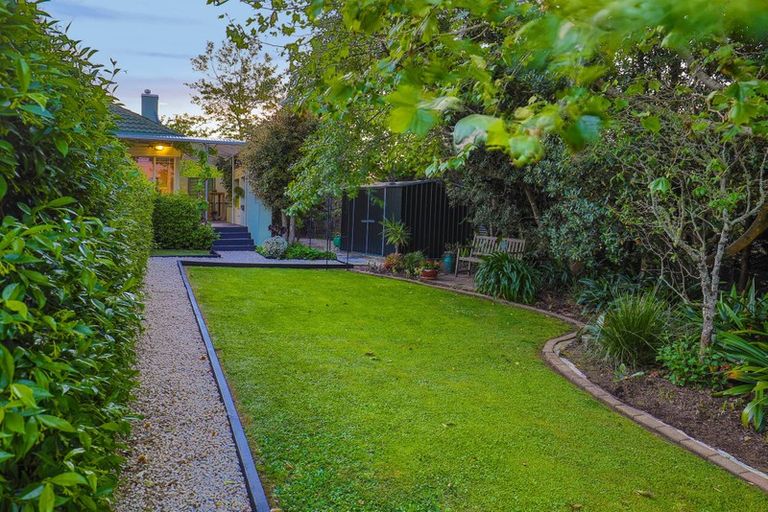 Photo of property in 11 Kimberly Grove, Greenhithe, Auckland, 0632