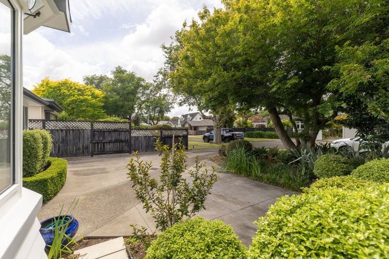 Photo of property in 11 Manapouri Crescent, Hokowhitu, Palmerston North, 4410