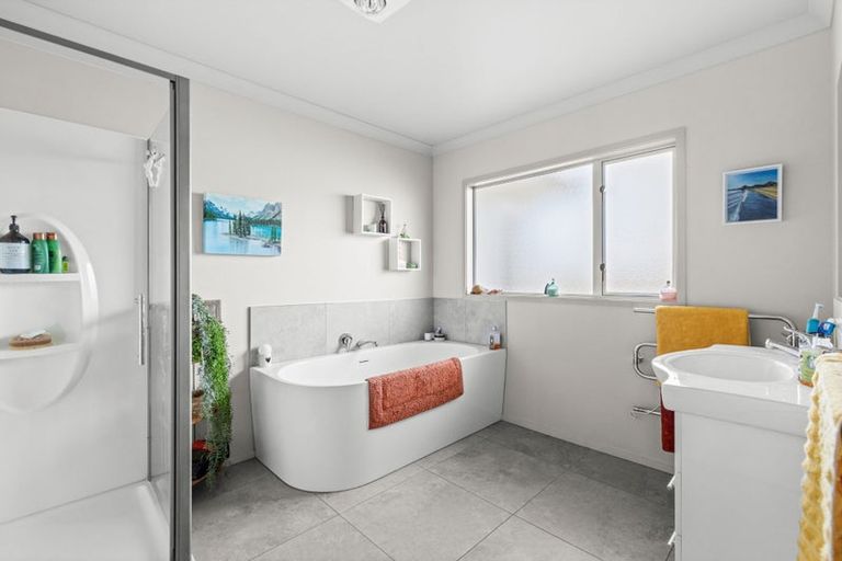 Photo of property in 19 Pania Place, Poraiti, Napier, 4112