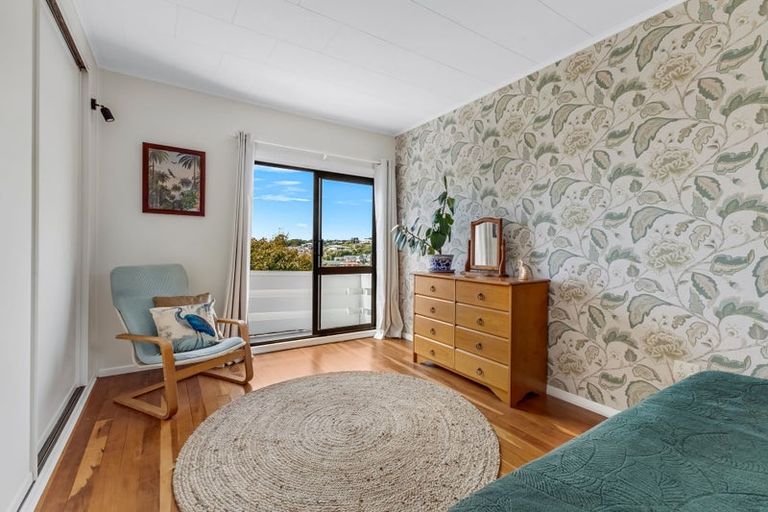 Photo of property in 10 Lawry Street, Moturoa, New Plymouth, 4310
