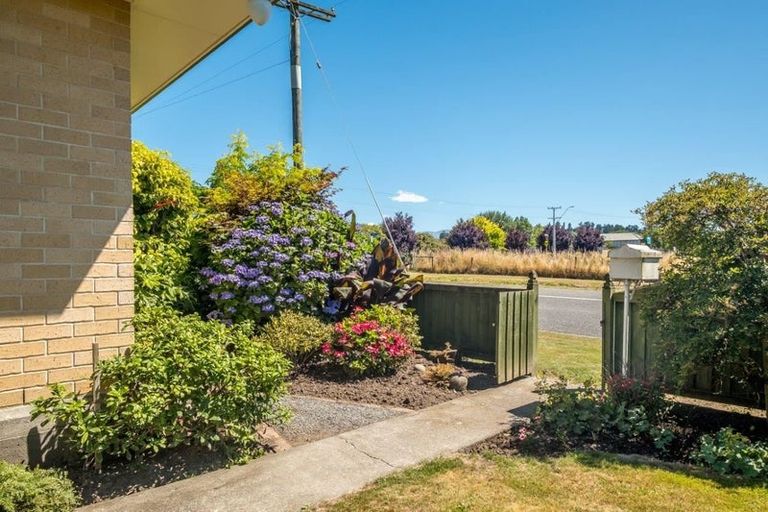Photo of property in 10 Lowry Street, Waiau, 7332
