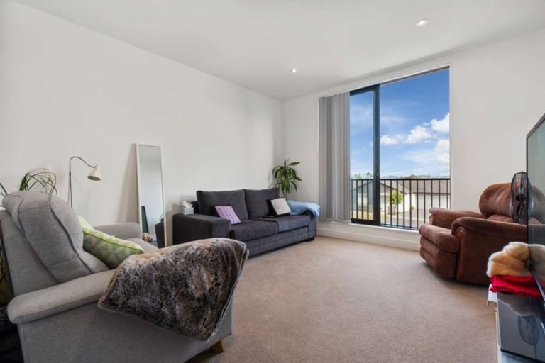 Photo of property in 105 Buckley Avenue, Hobsonville, Auckland, 0616