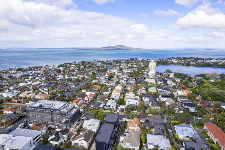 Photo of property in 5a Pierce Road, Milford, Auckland, 0620