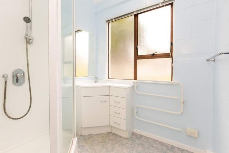 Photo of property in 41 Miltonia Avenue, Te Atatu South, Auckland, 0610