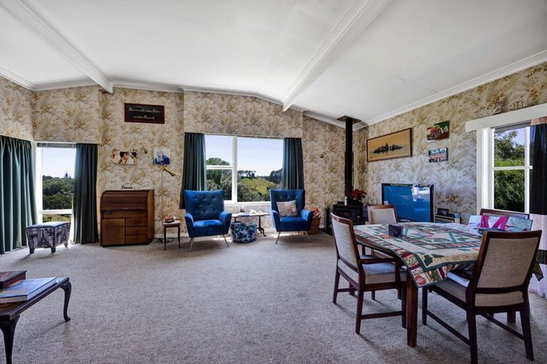 Photo of property in 24 Tarahua Road, Vogeltown, New Plymouth, 4310