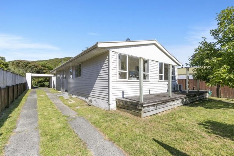 Photo of property in 6 Ngaturi Grove, Wainuiomata, Lower Hutt, 5014