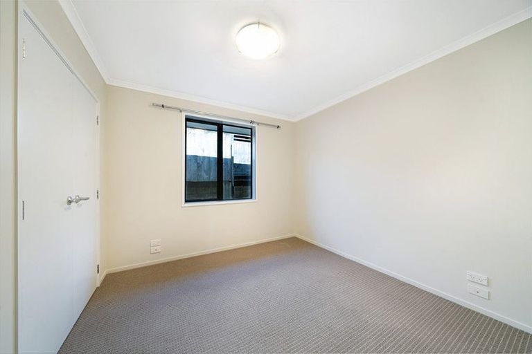 Photo of property in 7 Anna Lane, Glen Eden, Auckland, 0602