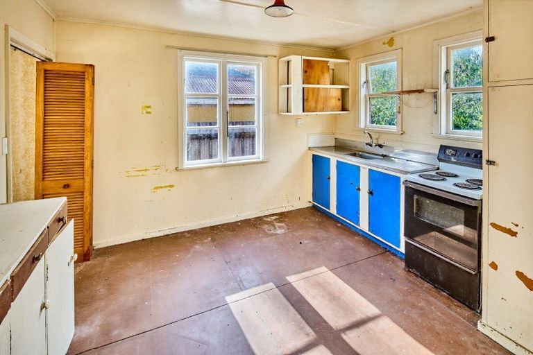 Photo of property in 96 Molesworth Street, Taita, Lower Hutt, 5011